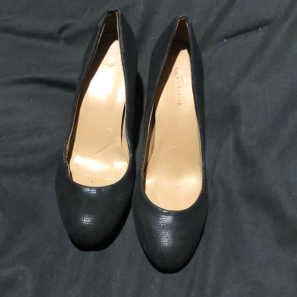 Ann Taylor black wedge